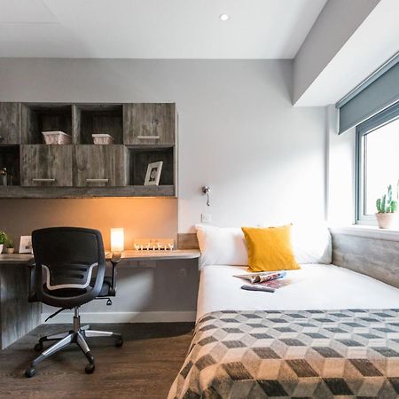 For Students Only - Queen'S Court Reading Extérieur photo